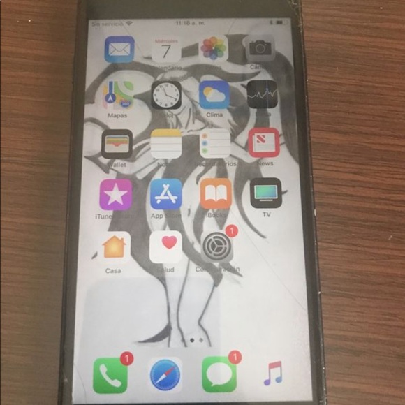 iPhone 7+ - Picture 2 of 5